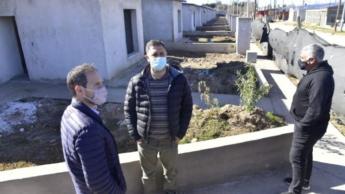 Rosso y Gill supervisaron el avance de obra en las 47 viviendas