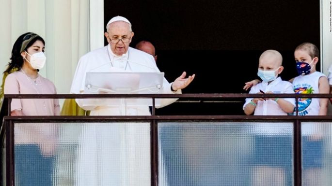 El Papa reapareció en público