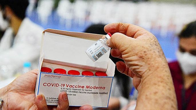 Vacunas: se firmó el acuerdo con Moderna por 20 millones de dosis