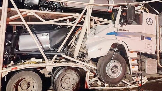 Despiste con heridos en la autopista y dos muertos en rutas del interior