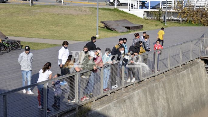 Esparcieron las cenizas del Canario Ludueña en las compuertas del Balneario Municipal