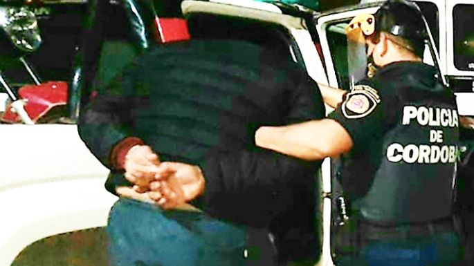 La expareja lo encontró dentro de su casa, pese a tener restricción
