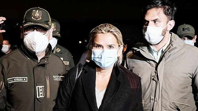 Niegan prisión domiciliaria para Añez