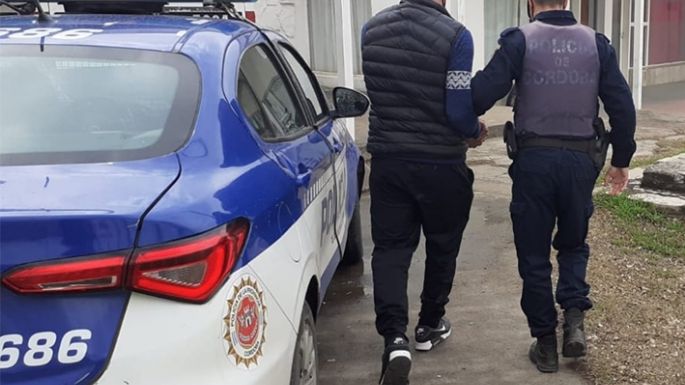 Apresaron a dos hombres por agredir a sus exparejas