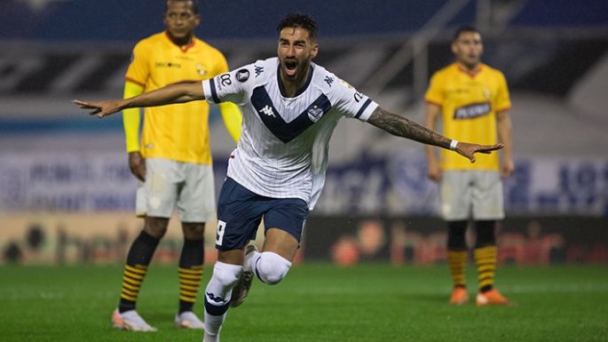 Vélez sacó ventaja frente a Barcelona