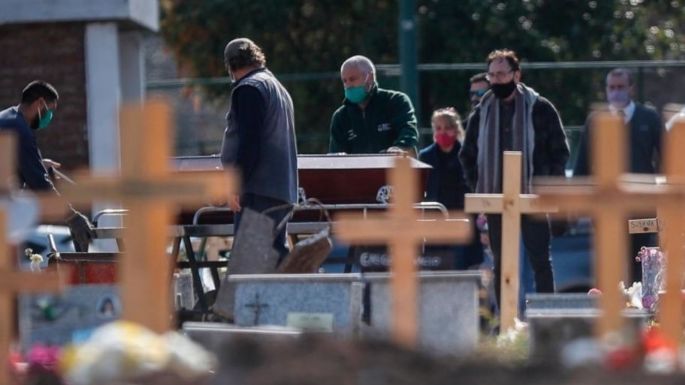 Decretaron cinco días de duelo por los fallecidos por COVID-19 en el país