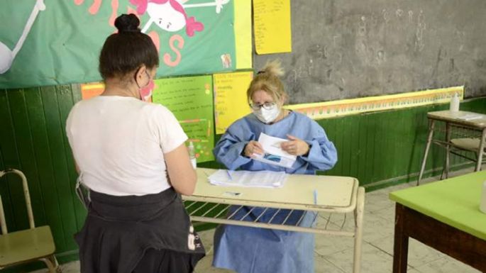 Entregan casi 500 tarjetas sociales