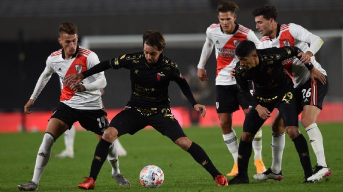 River perdió 2-1 ante el campeón Colón