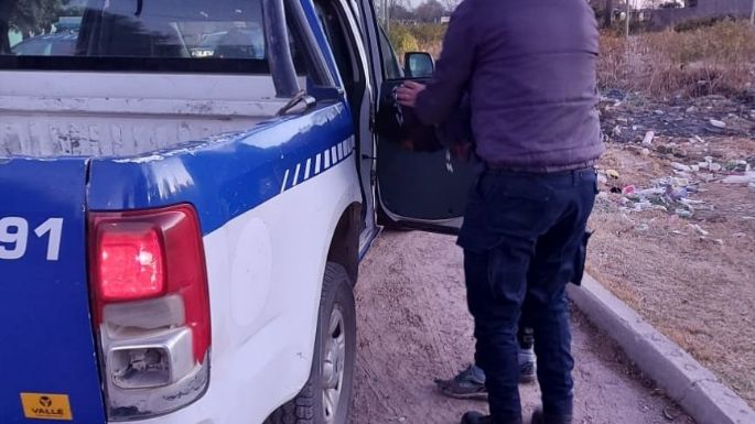 Robó los cables de iluminación de un baby fútbol y fue preso