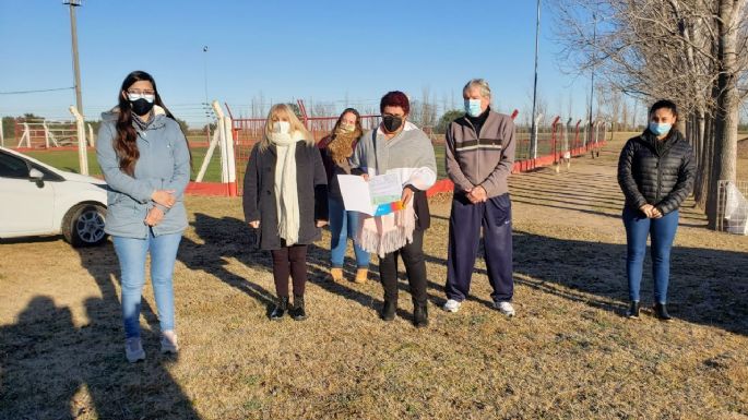 Entregaron subsidios al Club Atlético Ticino y a Juventud Agraria de La Playosa