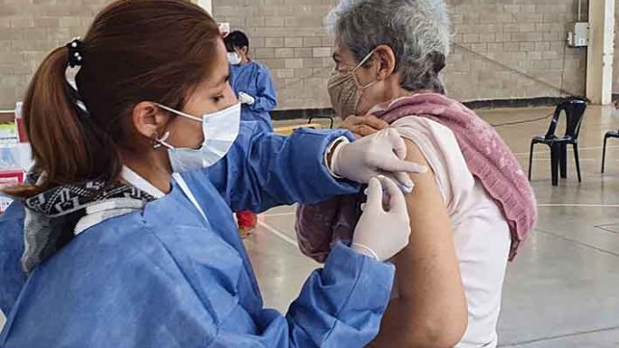Más de la mitad de los mayores de 40 años ya recibió la tercera dosis de refuerzo