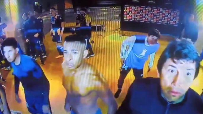 El plantel de Boca pasó la noche frente a la comisaría antes de regresar al pais