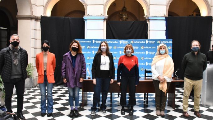 Las ganadoras del Salón de Mujeres recibieron sus premios en Córdoba