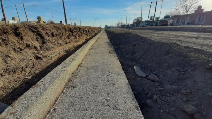 Avanza la obra de cordón cuneta en el barrio El Vallecito