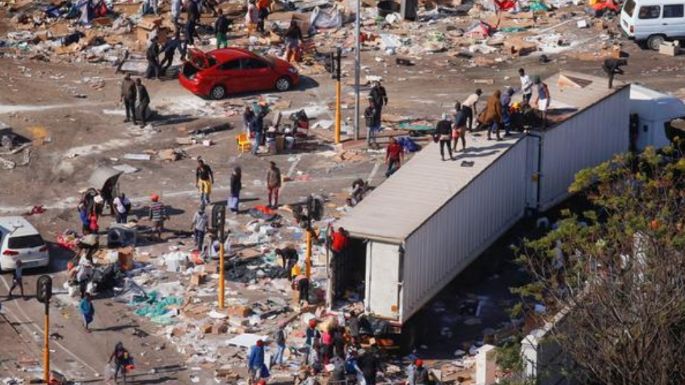 Sudáfrica perdió más de 47 mil vacunas anticovid durante disturbios y saqueos