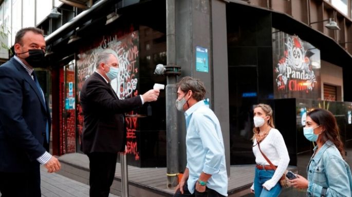 Más países optan por el pase sanitario