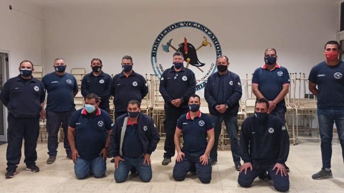 Agradecieron a los Bomberos por salvarle la vida a un bebé de un mes