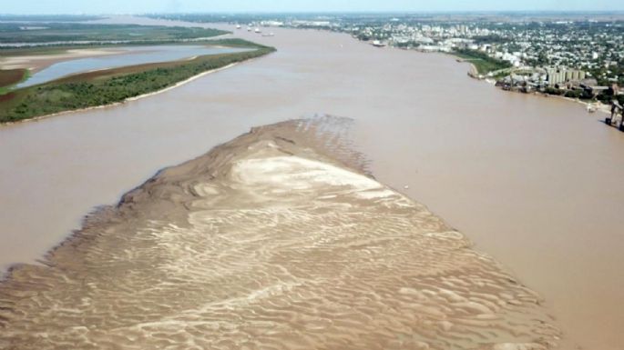 Construyen un dique y colocan dos bombas de agua en Paraná por la bajante del río