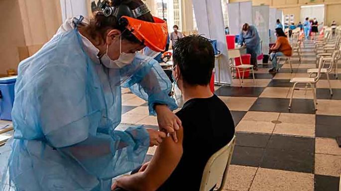 Piden sanciones para “antivacunas”