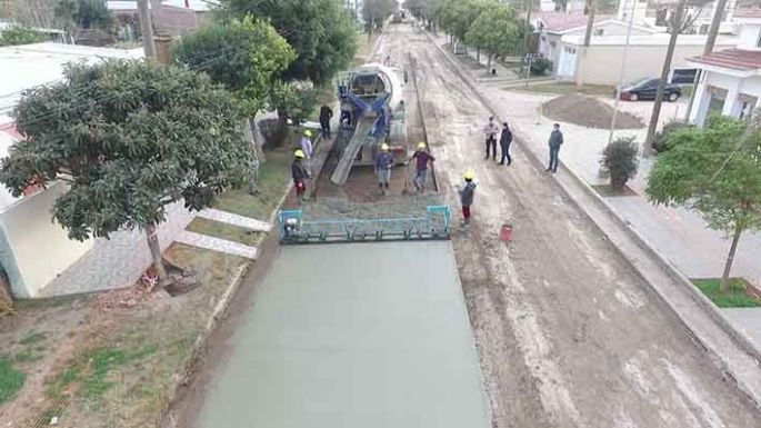 Continúa la pavimentación por diagonal Dr. Arturo Illia