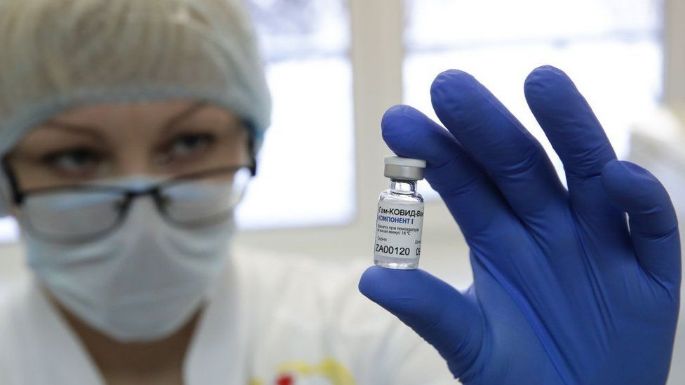 Un estudio confirma la eficacia de combinar vacunas AstraZeneca y Sputnik V contra el coronavirus