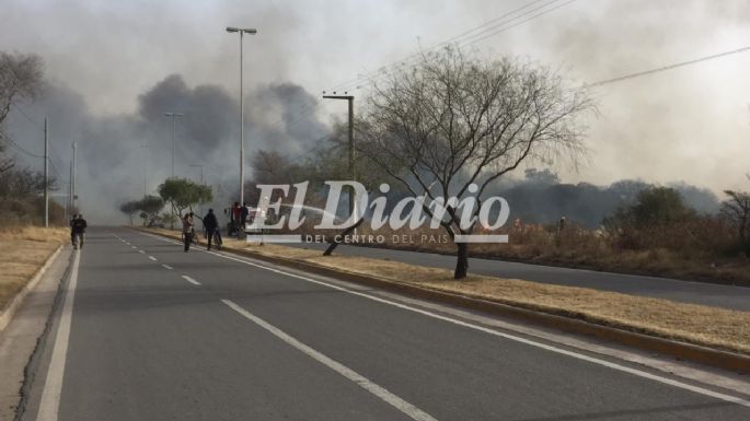 El incendio dejó como saldo 80 autos quemados