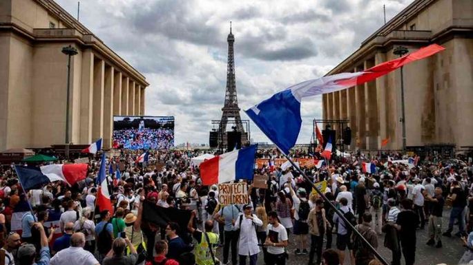 Francia: más de 200 mil personas en protestas contra el certificado de vacunación