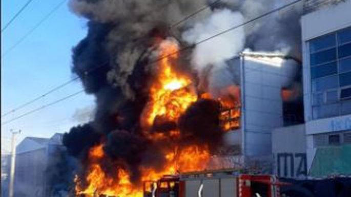 Impresionante incendio en la planta de la cervecería Quilmes