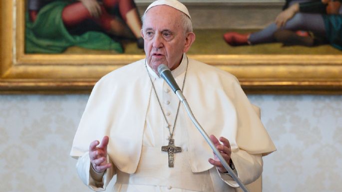 Operan al Papa Francisco de una "estenosis diverticular" en el colon