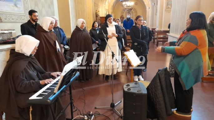 Concurrida misa por el descanso del ex obispo Roberto Rodríguez