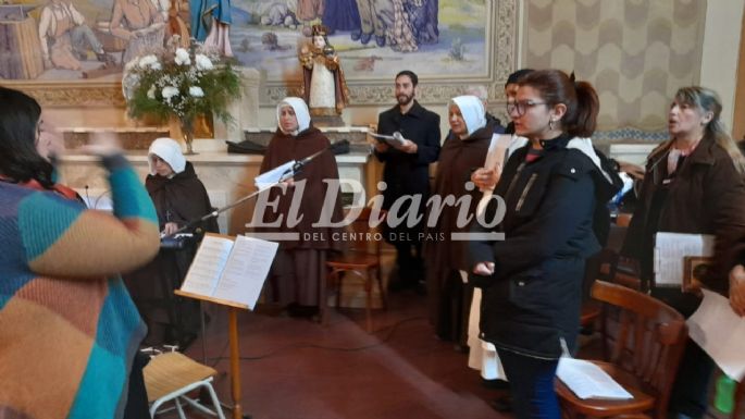 Concurrida misa por el descanso del ex obispo Roberto Rodríguez
