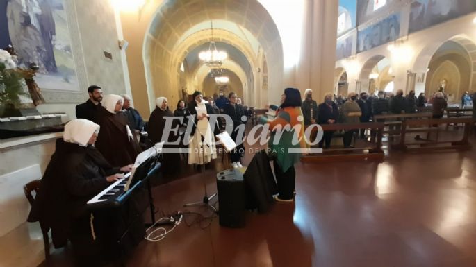 Concurrida misa por el descanso del ex obispo Roberto Rodríguez
