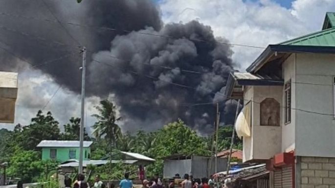 Al menos 45 muertos al estrellarse un avión militar en Filipinas