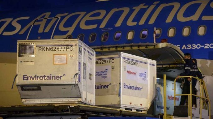 Llegó un vuelo con 768 mil vacunas de Sinopharm que se aplicarán como segunda dosis