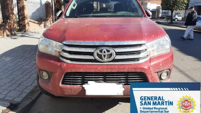 Un mujer sufrió una quebradura tras estrellarse con su moto contra una chata