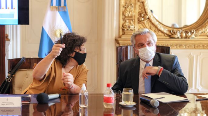 El Gobierno prorrogará el DNU por cuatro semanas y evalúa implementar "vuelos especiales"