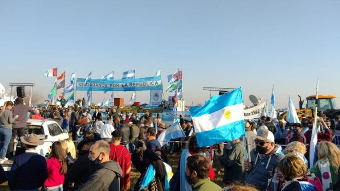 Productores rurales se movilizan en San Nicolás en contra del gobierno nacional