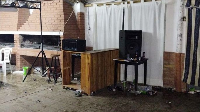 Cobraban 300 pesos para entrar a una fiesta clandestina