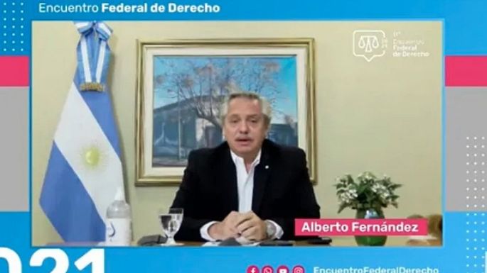Fernández propuso "generar un debate para discutir" la duración de los jueces en sus cargos