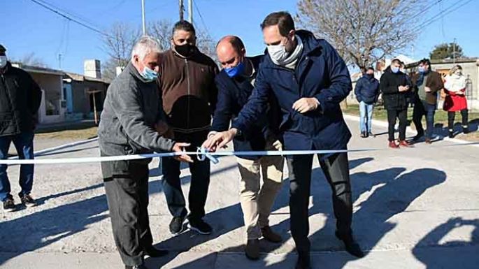 Inauguraron obra de pavimentación en Idiazábal