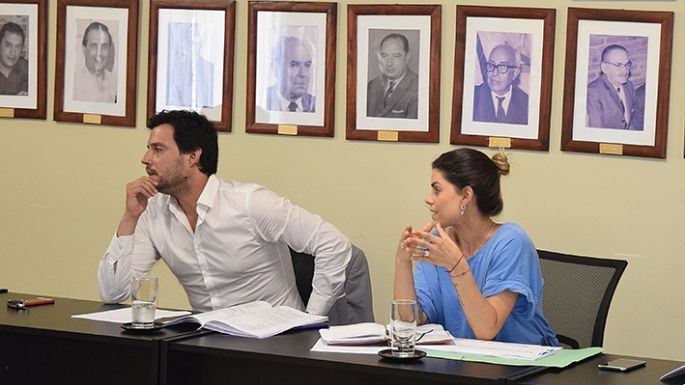 Quieren que los funcionarios presenten declaraciones juradas