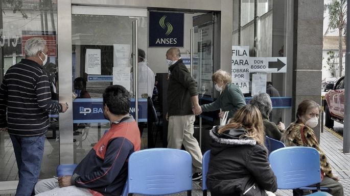 Jubilaciones, pensiones y asignaciones aumentarán un 12.39%