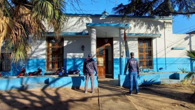 Por el faltante de 27 armas de fuego detienen a a dos policías y allanan una comisaría