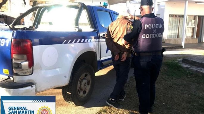 Amenazó a una motociclista con un arma de fuego... ¡de utilería!
