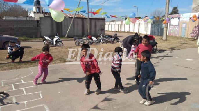 A puro color y música, niños festejan su día en La Calera
