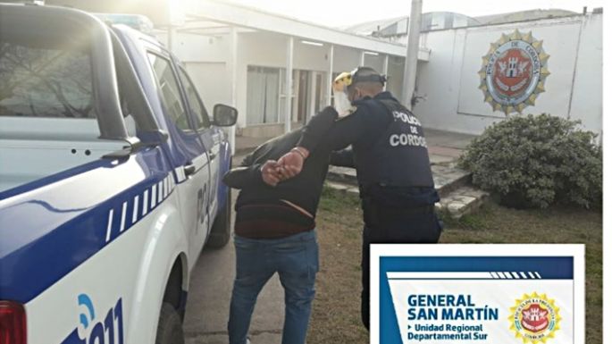 Detenido luego de tirarle golpes de puños a policías