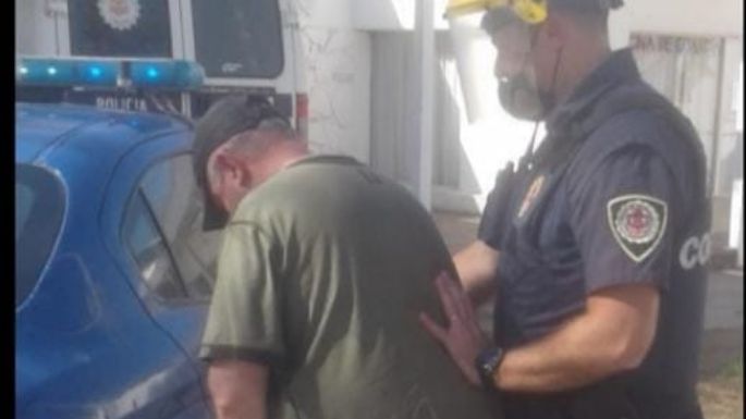 Detuvieron a un hombre por amenazar con una pistola a un oficial