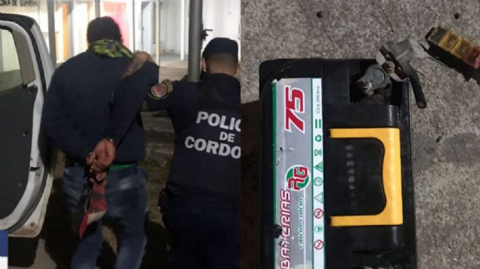 Los agarraron robando la batería de un auto