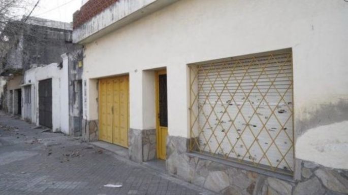 Hallan a una mujer asesinada a puñaladas dentro de un ropero y detienen a su hijo