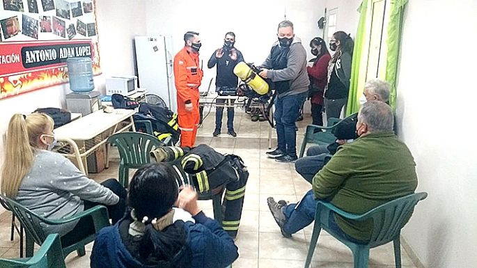 Bomberos suman y siguen